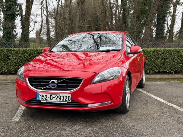 Volvo V40 Hatchback, Diesel, 2015, Red