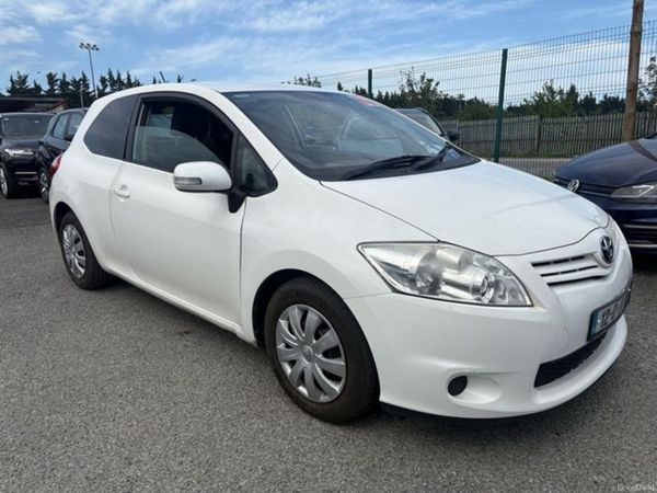 Toyota Auris Hatchback, Diesel, 2012, White