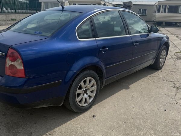 Volkswagen Passat Saloon, Diesel, 2005, Blue