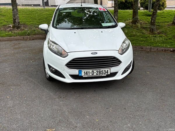 Ford Fiesta Hatchback, Petrol, 2014, White