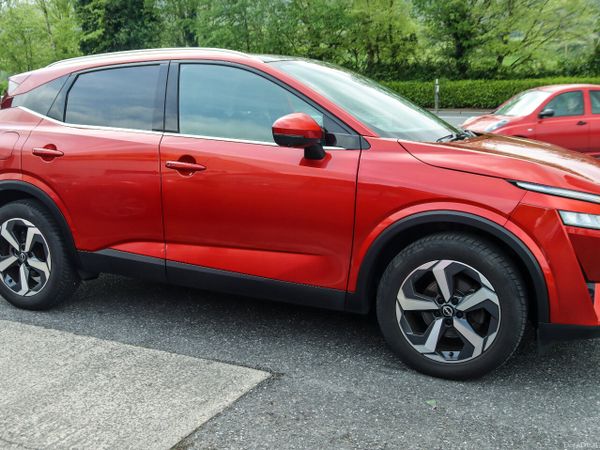 Nissan Qashqai MPV, Petrol, 2023, Red
