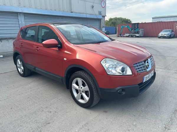 Nissan Qashqai Hatchback, Diesel, 2009, Red