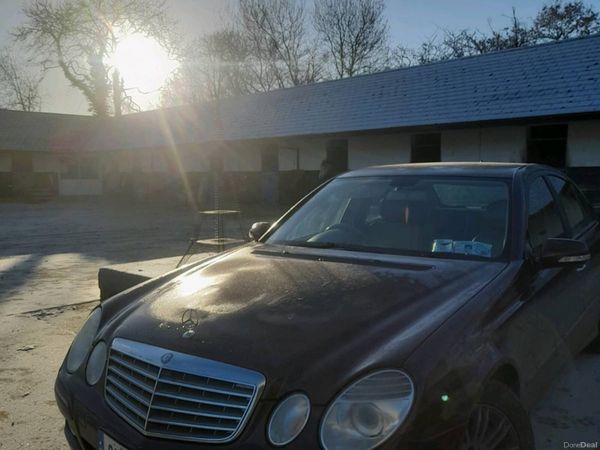 Mercedes-Benz E-Class Saloon, Diesel, 2009, Red