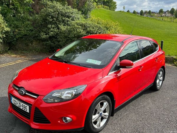 Ford Focus Hatchback, Petrol, 2013, Red