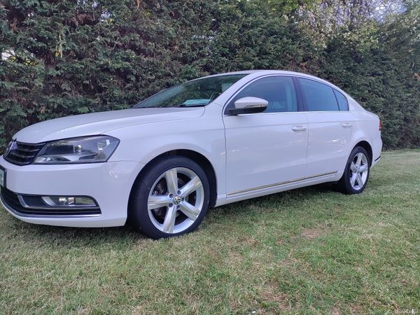 Volkswagen Passat Saloon, Diesel, 2011, White