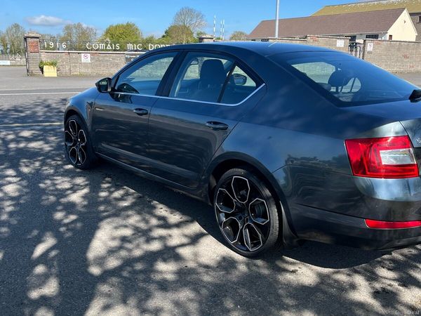 Skoda Octavia Saloon, Diesel, 2016, Grey