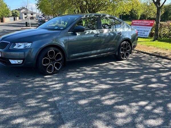 Skoda Octavia Saloon, Diesel, 2016, Grey