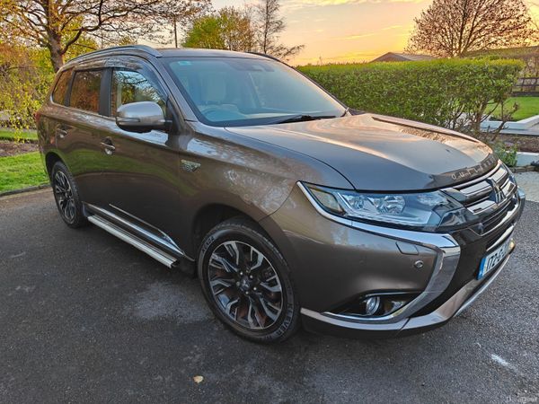 Mitsubishi Outlander SUV, Petrol Plug-in Hybrid, 2017, Brown