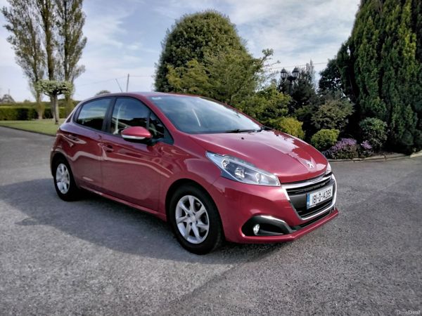 Peugeot 208 Hatchback, Petrol, 2018, Red