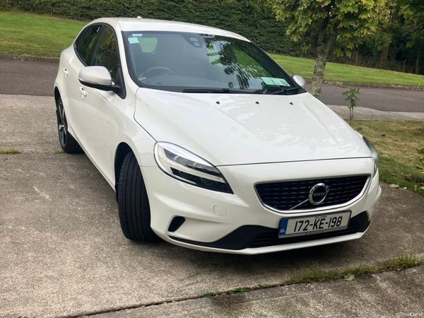 Volvo V40 Hatchback, Diesel, 2017, White