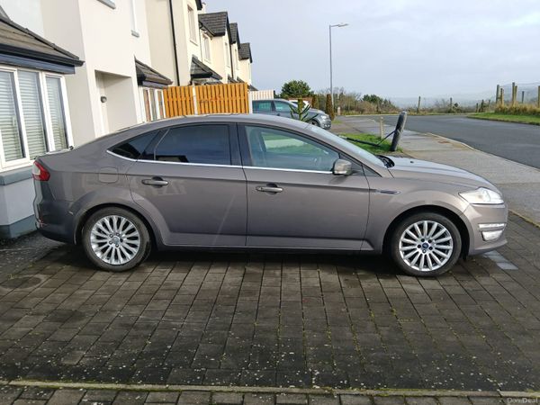 Ford Mondeo Hatchback, Diesel, 2014, Brown