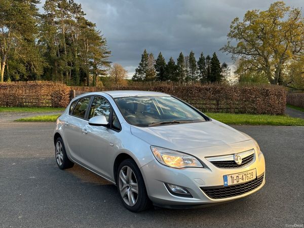 Vauxhall Astra Hatchback, Petrol, 2011, Silver