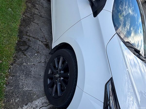 Toyota Corolla Saloon, Diesel, 2015, White