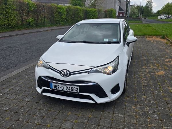 Toyota Avensis Saloon, Diesel, 2015, White