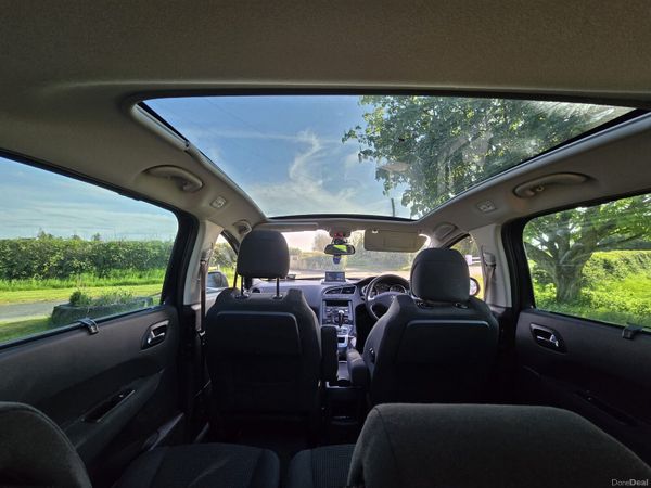 Peugeot 5008 MPV, Diesel, 2014, Blue