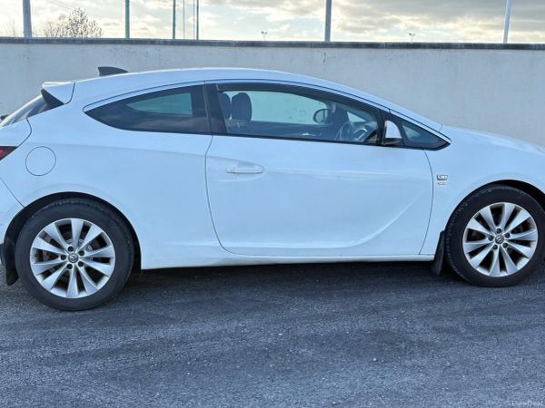 Vauxhall Astra Hatchback, Diesel, 2015, White
