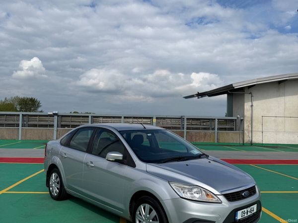Ford Focus Saloon, Petrol, 2009, Silver