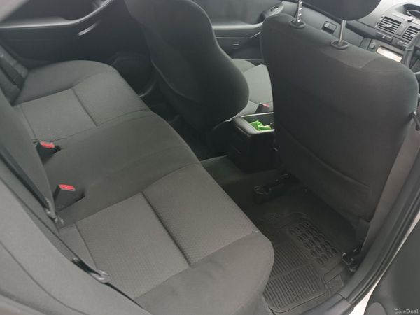 Toyota Avensis Saloon, Petrol, 2006, Silver