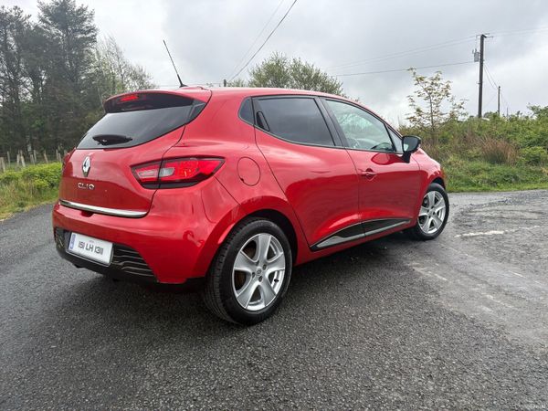 Renault Clio Hatchback, Petrol, 2015, Red