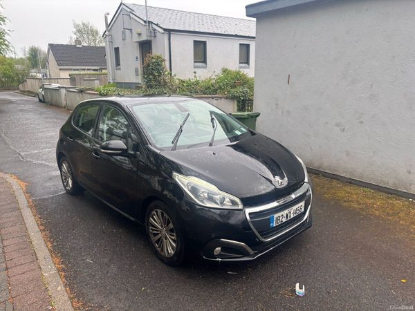 Peugeot 208 Hatchback, Petrol, 2018, Black