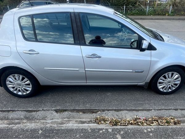 Renault Clio Hatchback, Ethanol Petrol, 2010, Silver