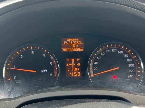 Toyota Avensis Saloon, Diesel, 2011, White