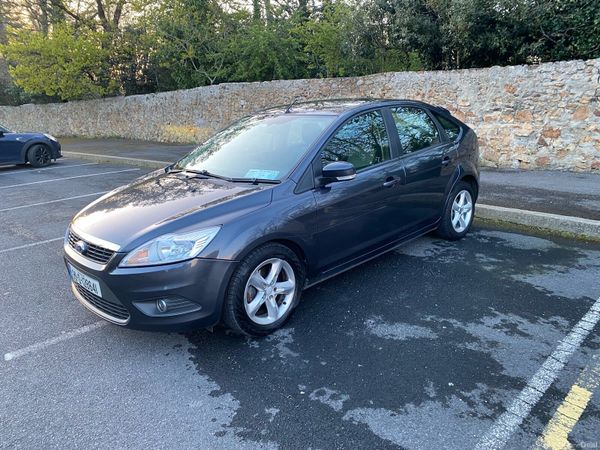 Ford Focus Hatchback, Petrol, 2009, Grey