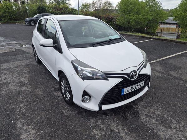Toyota Yaris Hatchback, Petrol, 2017, White