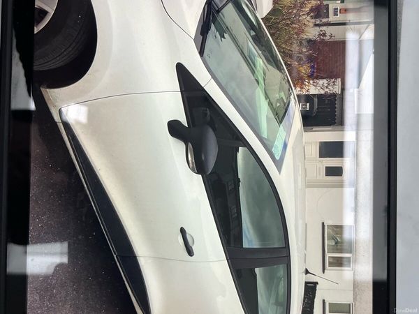 Renault Clio Hatchback, Petrol, 2013, White