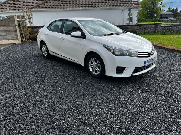 Toyota Corolla Saloon, Diesel, 2015, White