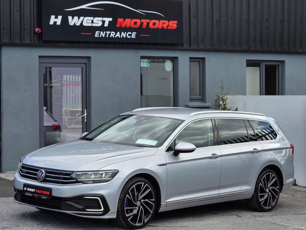 Volkswagen Passat Estate, Petrol Hybrid, 2022, Silver
