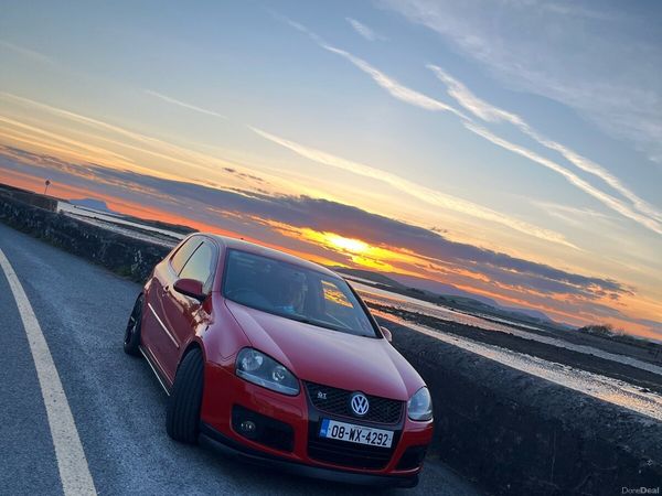 Volkswagen Golf Hatchback, Petrol, 2008, Red