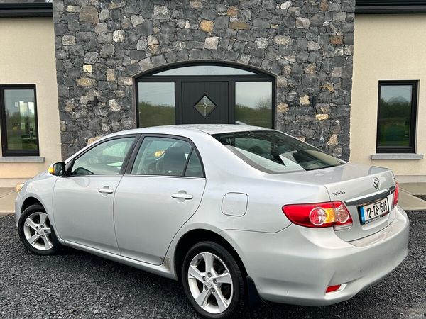 Toyota Corolla Saloon, Diesel, 2012, Silver