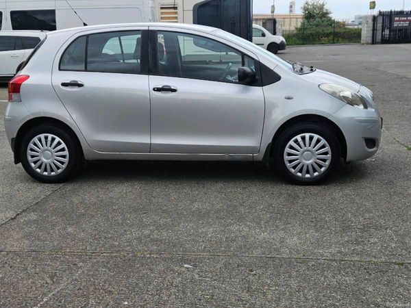 Toyota Yaris Hatchback, Petrol, 2009, Silver