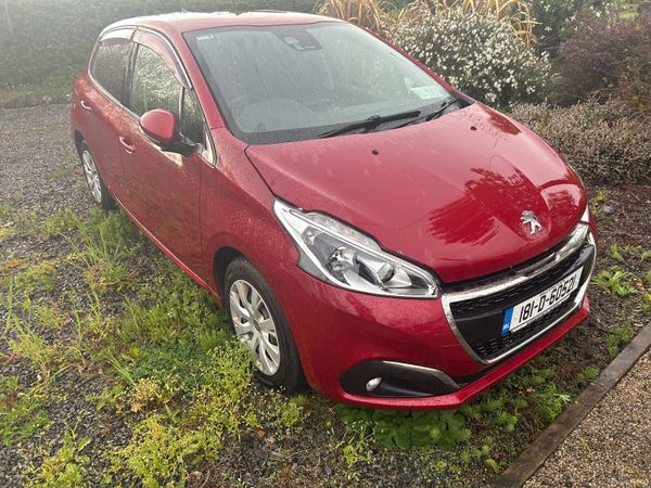 Peugeot 208 Hatchback, Petrol, 2018, Red