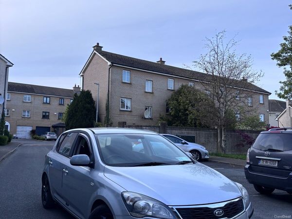 Kia Ceed Hatchback, Diesel, 2010, Silver