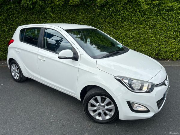 Hyundai i20 Hatchback, Petrol, 2014, White