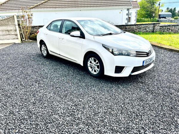 Toyota Corolla Saloon, Diesel, 2015, White