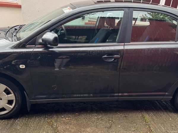 Toyota Avensis Saloon, Petrol, 2005, Black