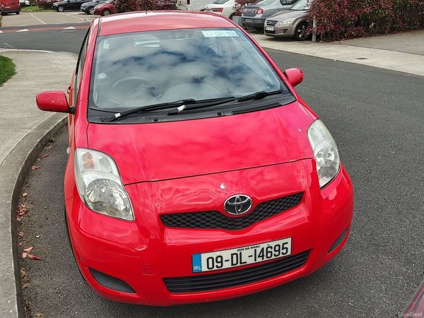 Toyota Yaris Hatchback, Petrol, 2009, Red