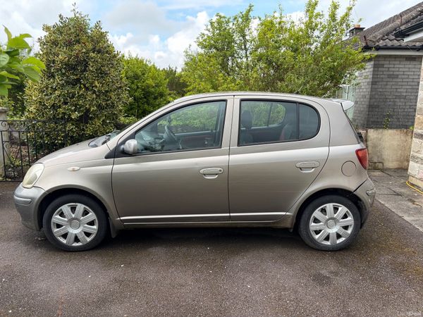 Toyota Yaris Hatchback, Petrol, 2005, Silver