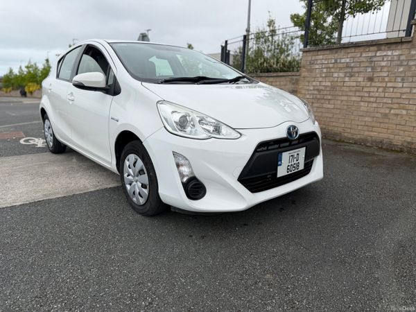 Toyota Aqua Hatchback, Petrol Hybrid, 2017, White