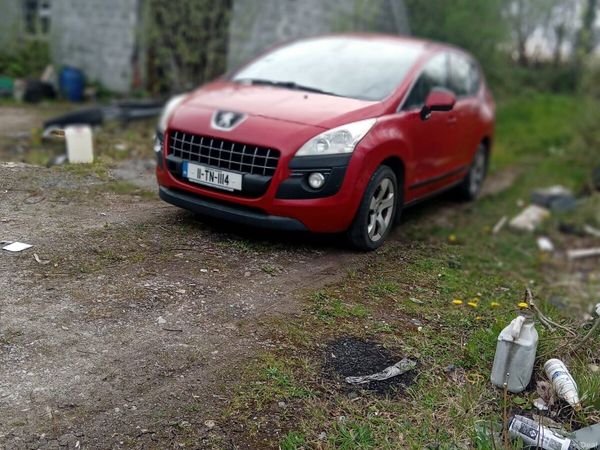 Peugeot 3008 MPV, Diesel, 2011, Red