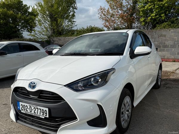 Toyota Yaris Hatchback, Petrol Hybrid, 2020, White