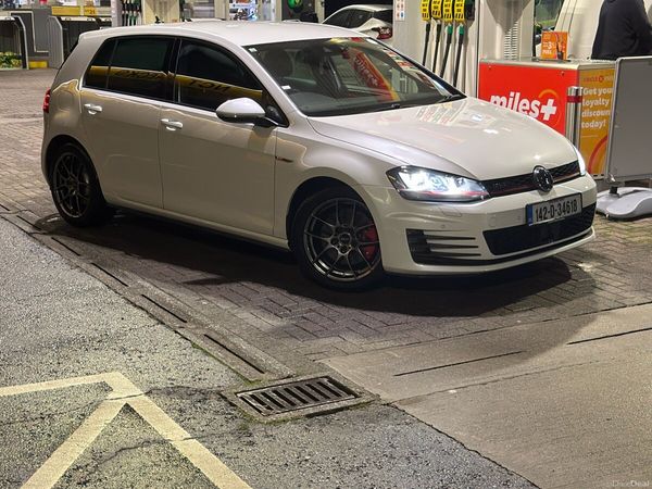 Volkswagen Golf Hatchback, Petrol, 2014, White