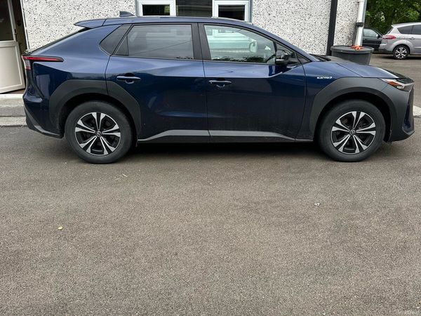Toyota bZ4X Estate/Jeep, Electric, 2023, Blue