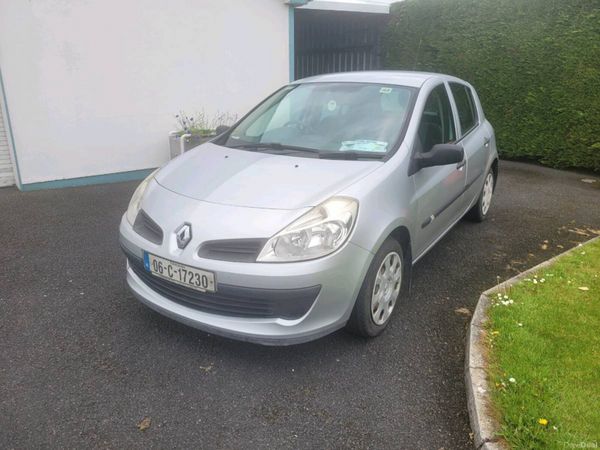 Renault Clio Hatchback, Petrol, 2006, Silver