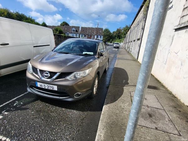 Nissan Qashqai Hatchback, Diesel, 2014, Brown
