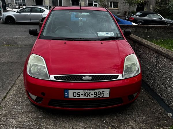 Ford Fiesta Hatchback, Petrol, 2005, Red