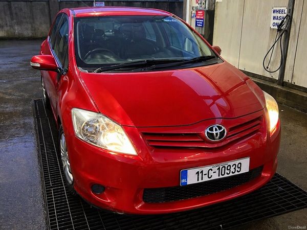 Toyota Auris Hatchback, Diesel, 2011, Red